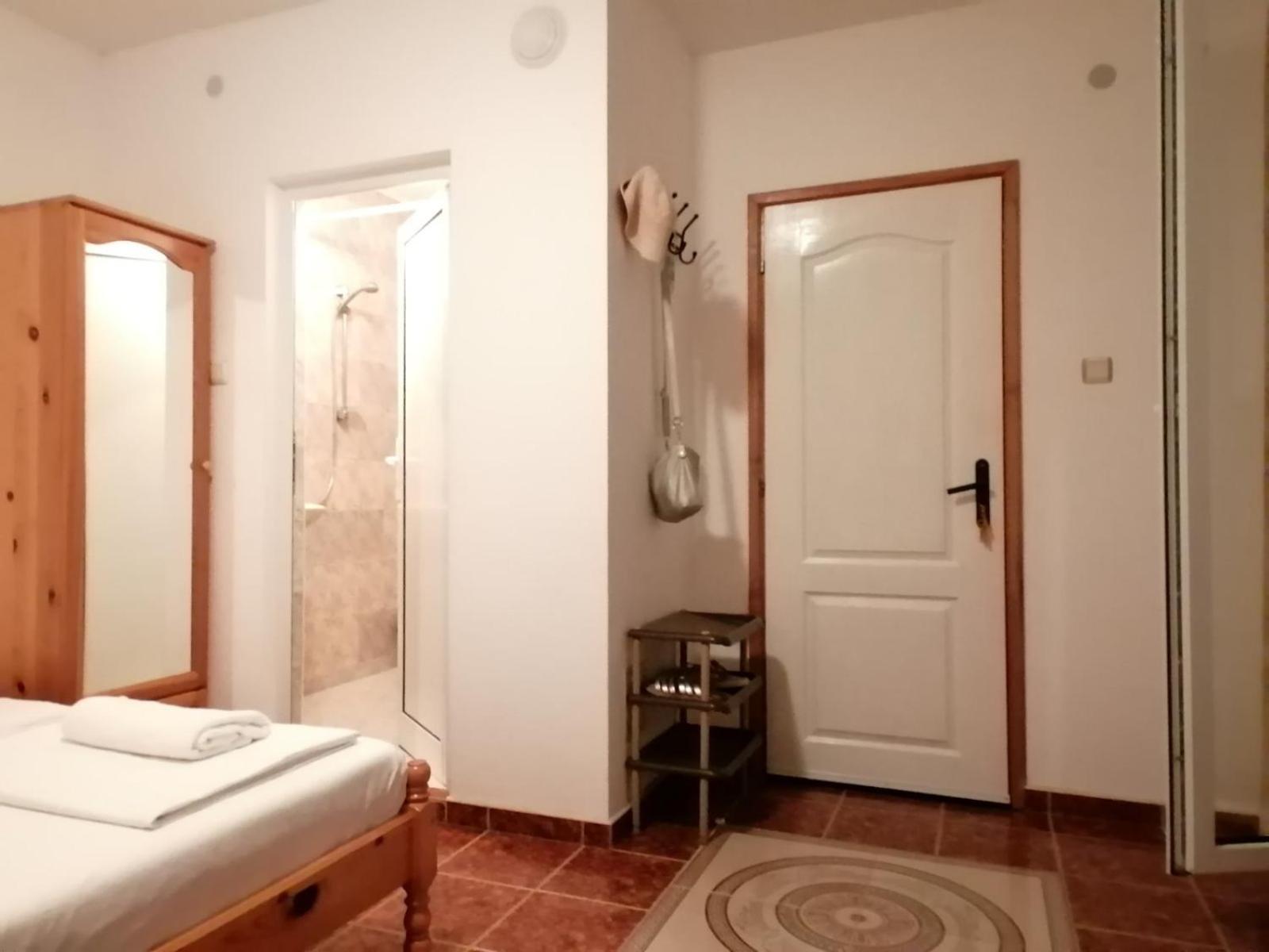 Guest House Sokratovi Obzor Exterior photo