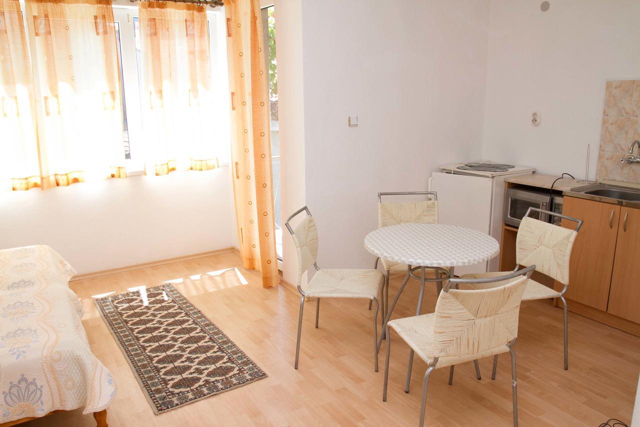 Guest House Sokratovi Obzor Exterior photo