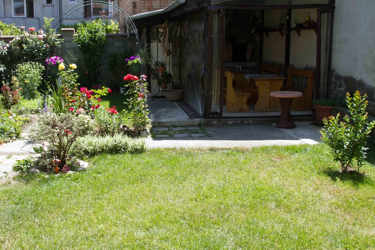 Guest House Sokratovi Obzor Exterior photo